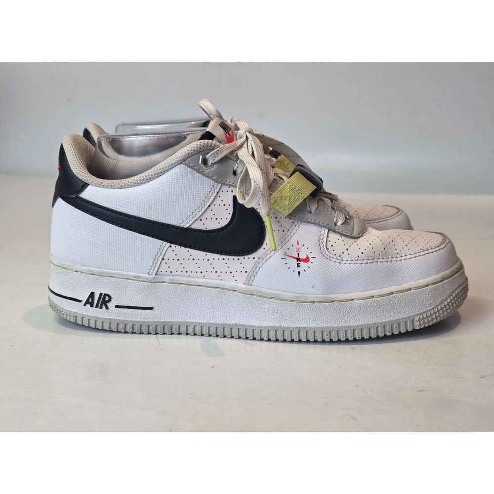 Nike Air Force 1 Youth Sneakers Size 6 White  black Leather Swoosh Compass Shoes